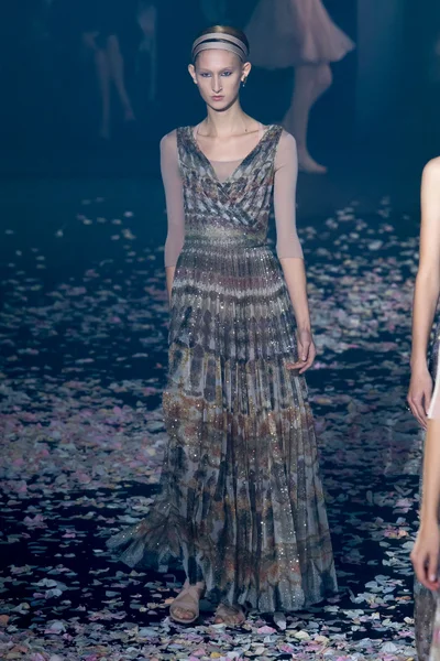 Look 77